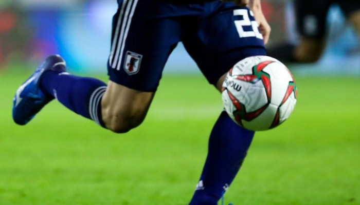 Đỡ bước 1 bóng đá