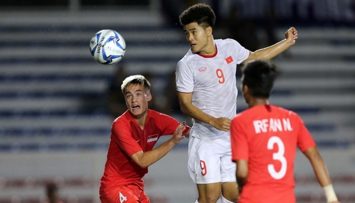 Kỹ thuật đánh đầu bằng trán giữa