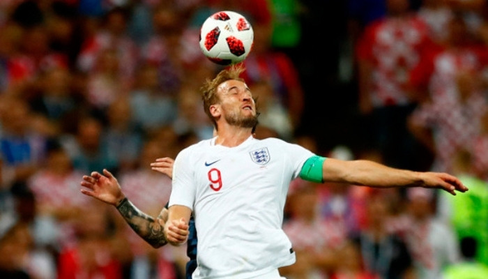 Tại sao khi đánh đầu bóng đi không căng