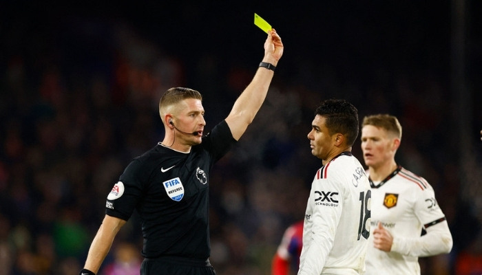 thẻ vàng trong ngoại hạng anh phạt bao nhiêu tiền