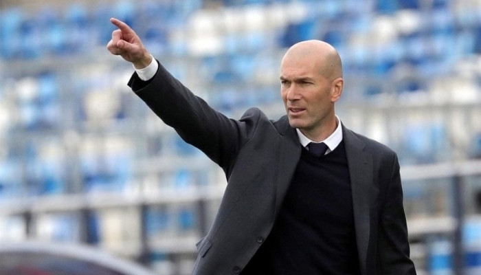 zidane huấn luyện viên đội nào